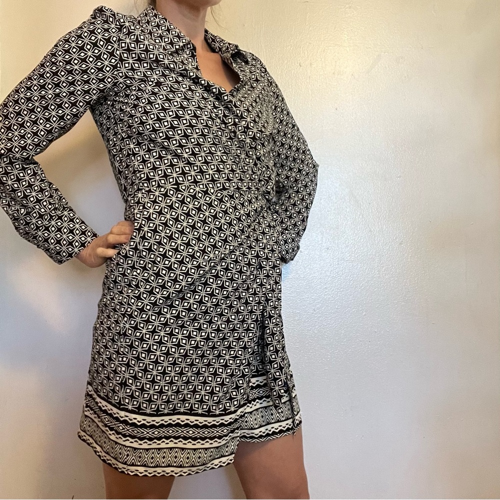 Elegant Black and White Long Sleeve Dress
